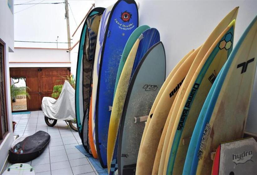 标准间带游泳池, Waves Surf Camp Peru