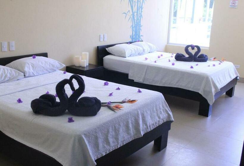 اتاق استاندارد چهار تخته, Room2board Hostel And Surf School