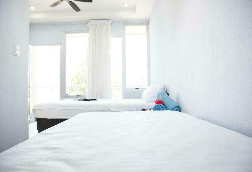 اتاق لوکس, Room2board Hostel And Surf School