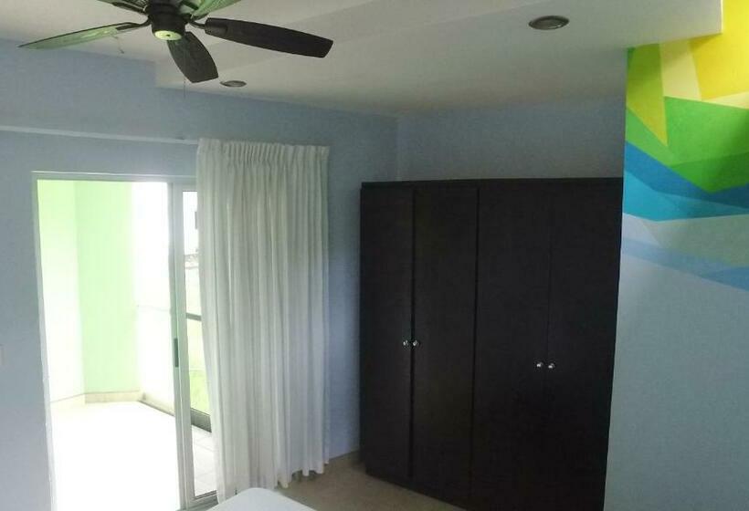 اتاق استاندارد, Room2board Hostel And Surf School