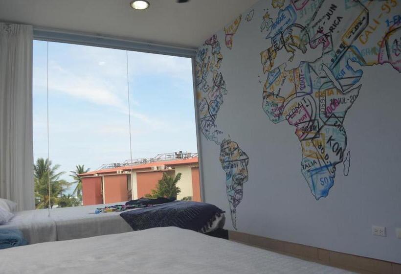 اتاق استاندارد سه تخته با سرویس بهداشتی مشترک, Room2board Hostel And Surf School