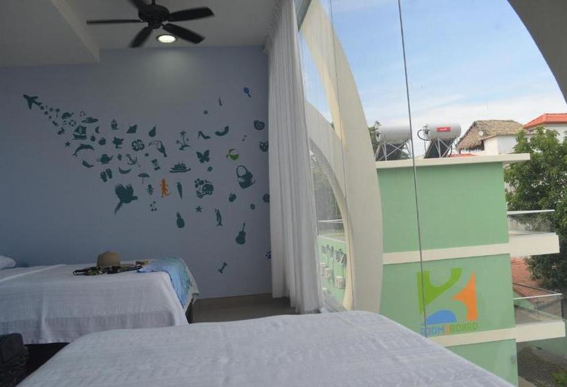 اتاق استاندارد با سرویس بهداشتی مشترک, Room2board Hostel And Surf School