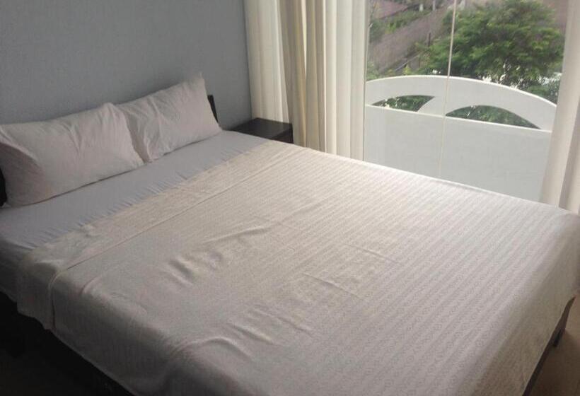 اتاق استاندارد با سرویس بهداشتی مشترک, Room2board Hostel And Surf School