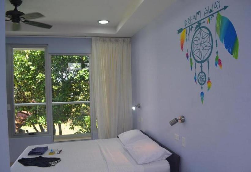 اتاق لوکس, Room2board Hostel And Surf School