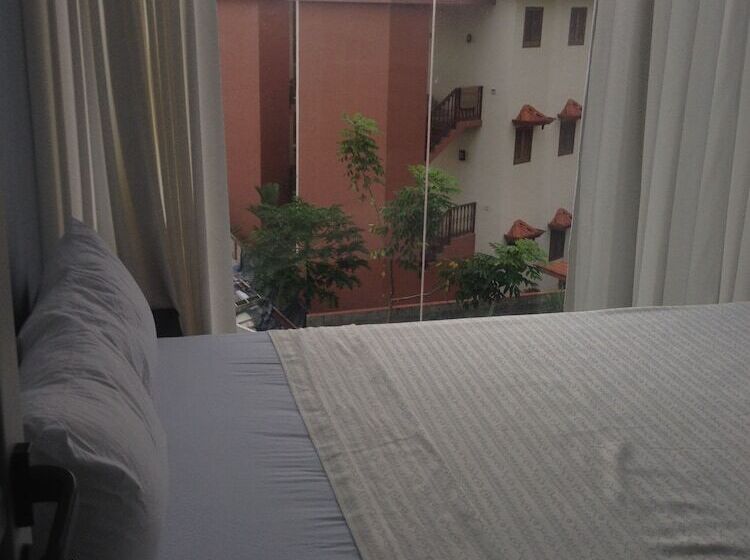 اتاق استاندارد با سرویس بهداشتی مشترک, Room2board Hostel And Surf School