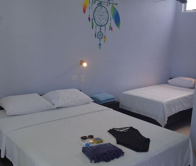 اتاق استاندارد, Room2board Hostel And Surf School