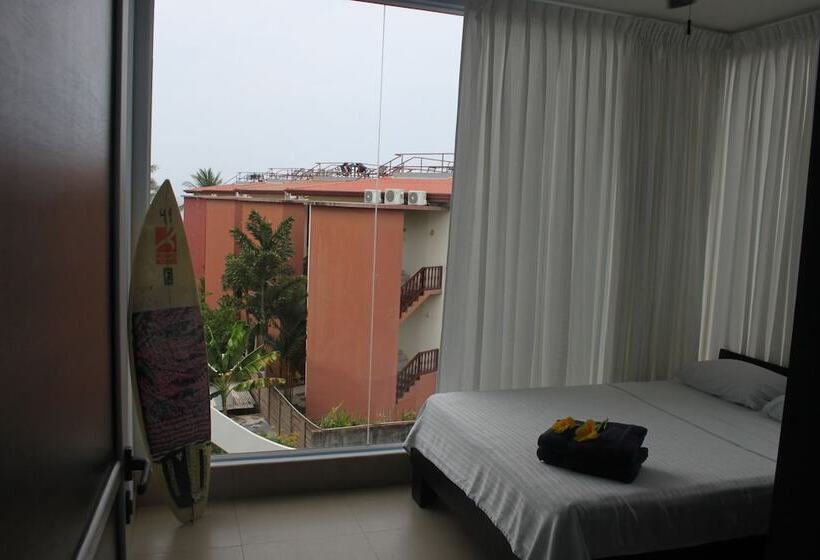 اتاق استاندارد با سرویس بهداشتی مشترک, Room2board Hostel And Surf School