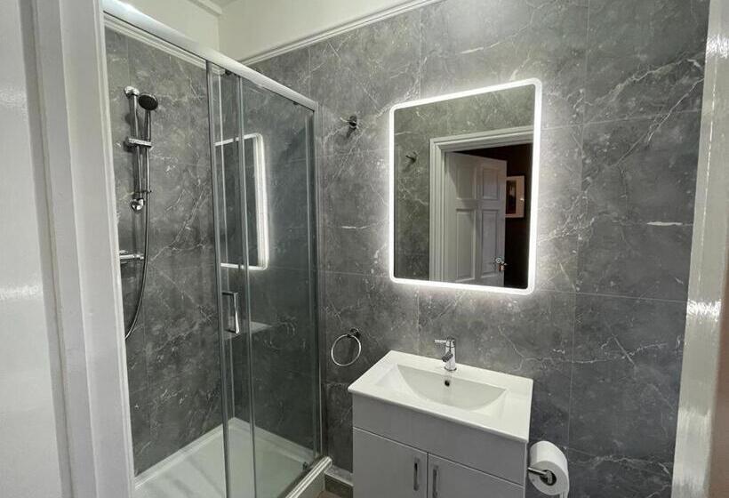 Люкс 2 Спальни, Bryncelyn Guesthouse