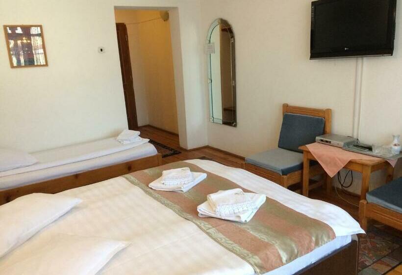 غرفة قياسية ثلاثية, Pension Casa Alba
