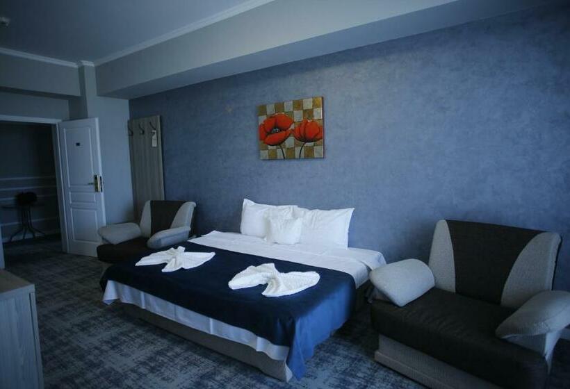 家庭套房, Agapi Mamaia