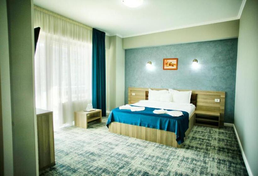 带阳台及侧面海景的标准房间, Agapi Mamaia