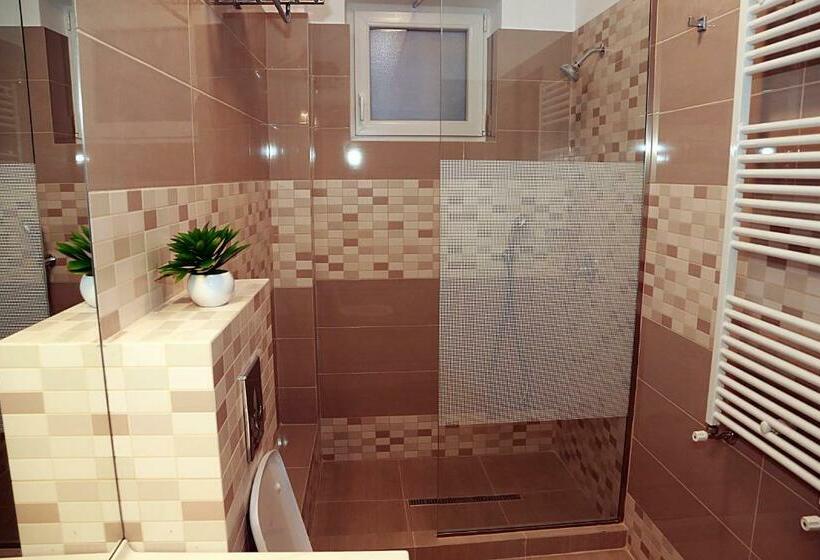 اتاق استاندارد, Parliament Square