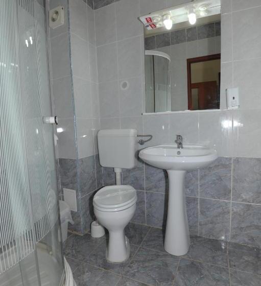 اتاق اکونومی, Pin Azuga