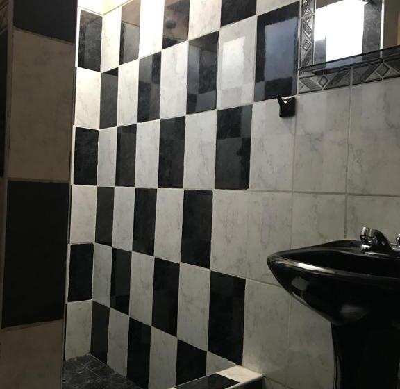 اتاق استاندارد سه نفره, Jo´s Place