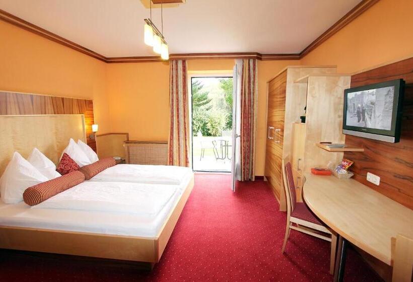 발코니가 있는 4인용 스탠다드 룸, Garni Thermenglück