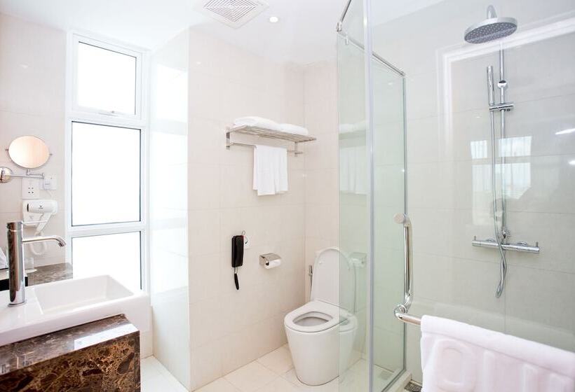 デラックストリプルルーム, Vouk Hotel Suites