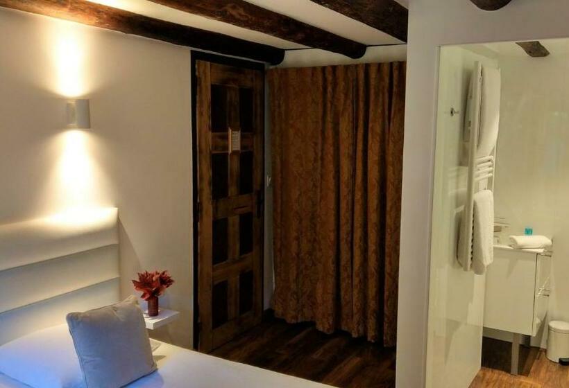 Номер Стандарт, Domaine De L'olifant