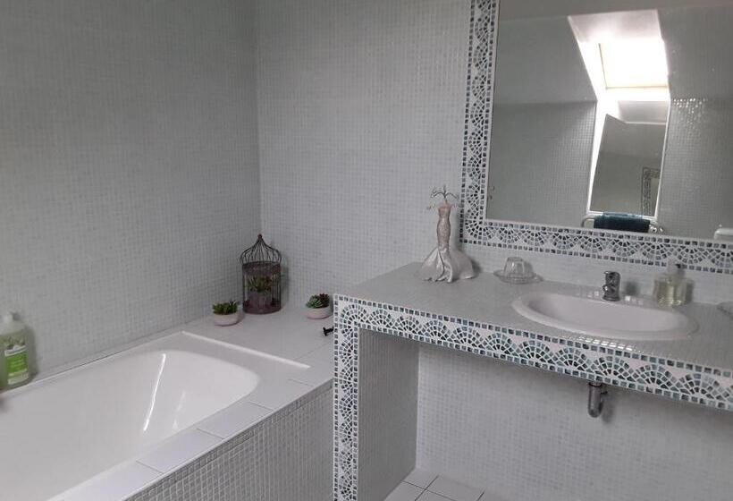 شقة غرفة واحدة, La Belvinière Chambres Et Table D Hôtes