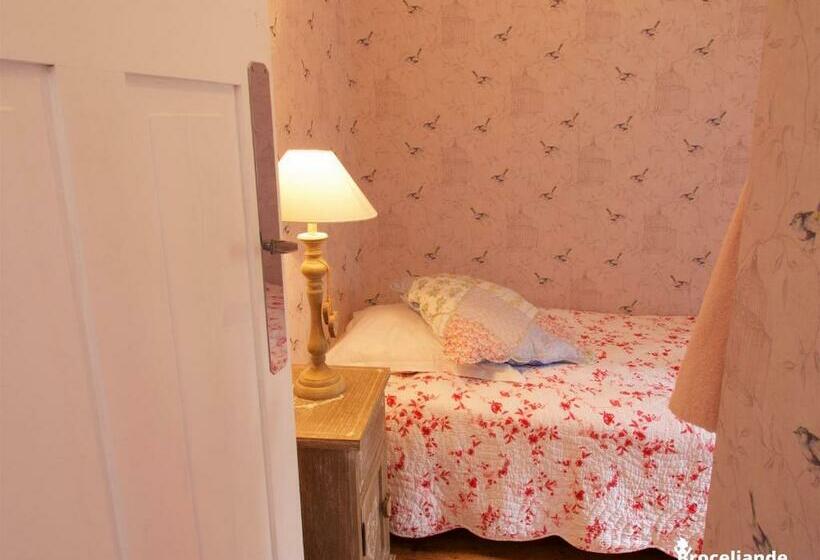 Трехместный Номер Комфорт, La Maison Rouge Brocéliande