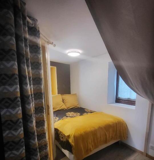 이코노미 룸, Le Doux Nid