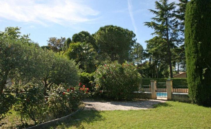 اتاق کلاسیک سه تخته, Les Verveines De Vaison