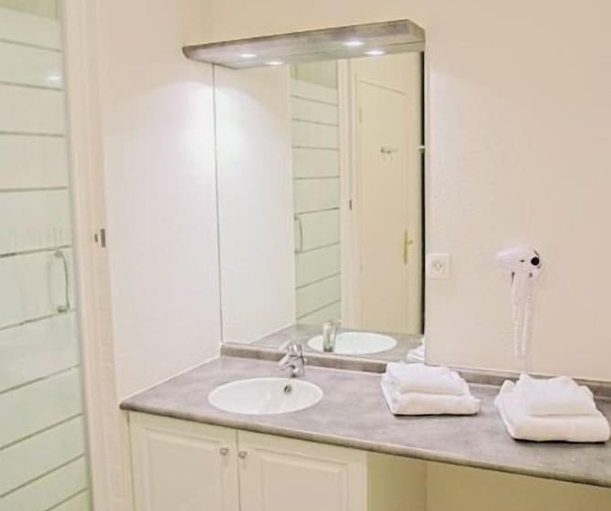 Апартаменты 2 Спальни, Appart Hôtel Le Liberté Vannes Centre Ville