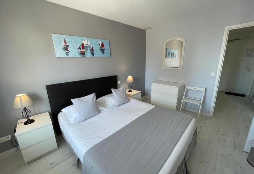 Семейный Номер, Hôtel De La Plage