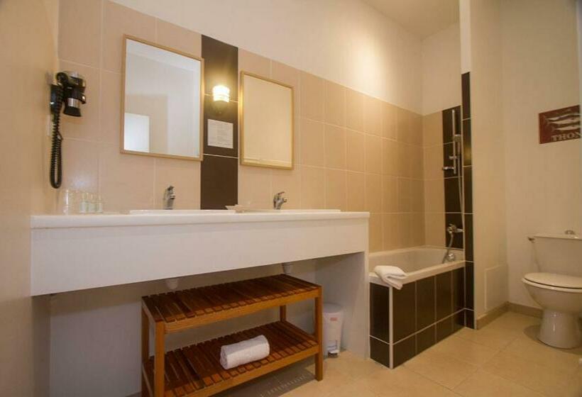 Номер Стандарт Трехместный, Hôtel Le Vert Bois