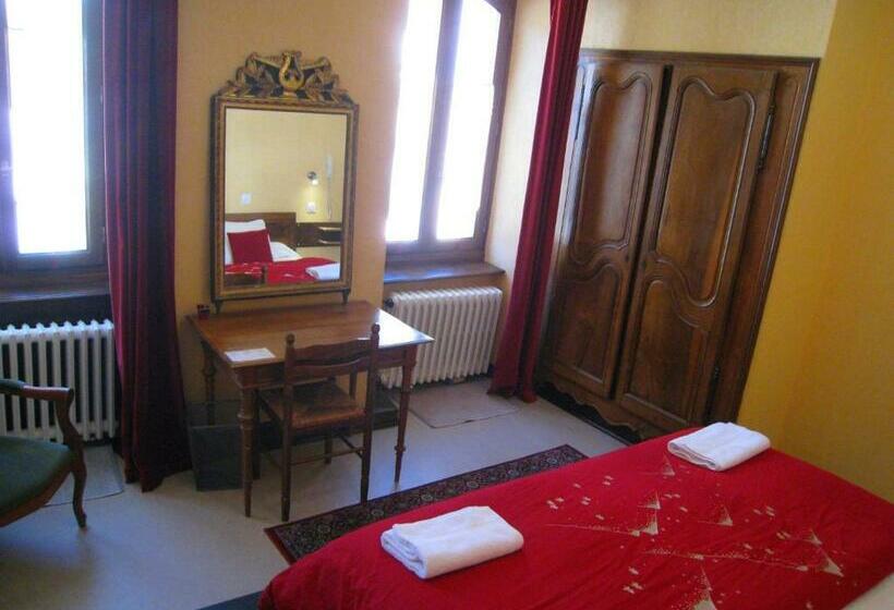 Номер Стандарт, Hôtel Les Templiers
