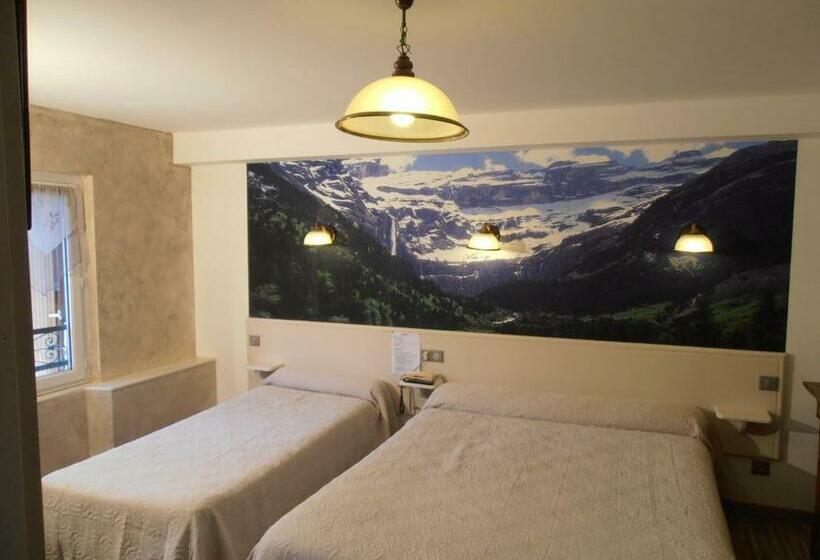 اتاق استاندارد سه نفره, Hôtel Panoramic Et Des Bains