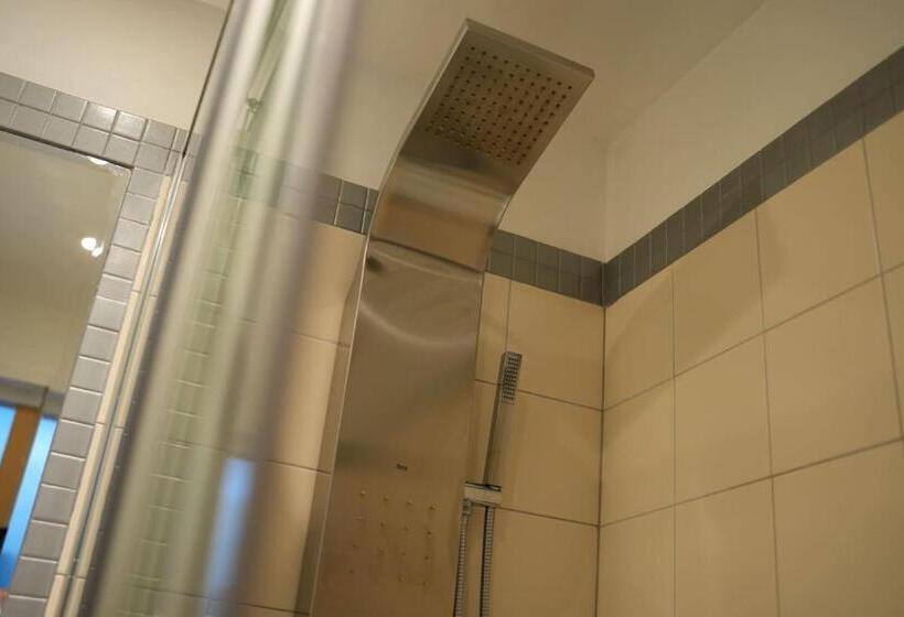 Номер Стандарт, Hôtel Picardia