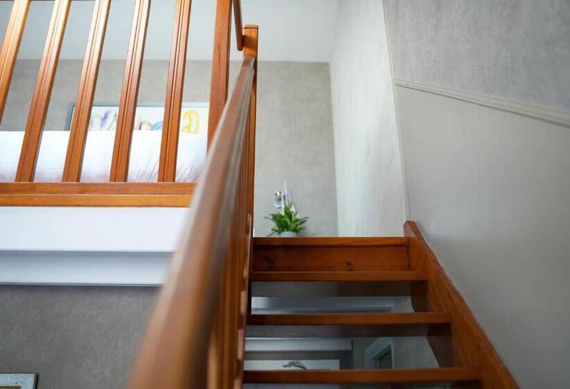 غرفة قياسية ثلاثية, Hôtel Picardia