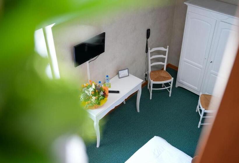 Номер Стандарт Трехместный, Hôtel Picardia
