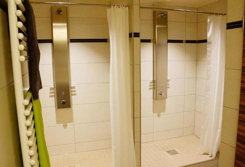 Номер Базовый Совметсный Санузел, Bavaria City Hostel   Design Hostel