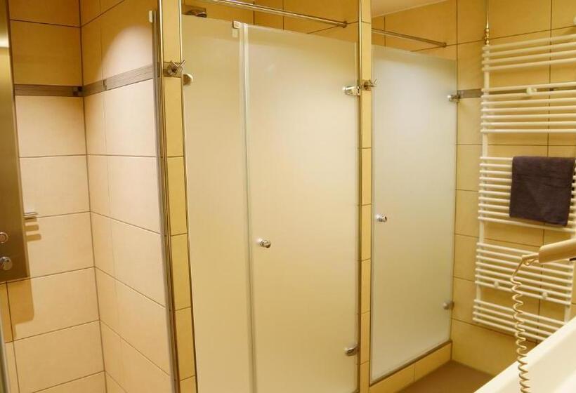 Номер Базовый Совметсный Санузел, Bavaria City Hostel   Design Hostel