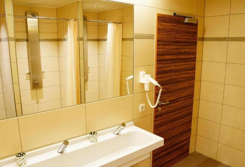 Четырехместный Номер Классик, Bavaria City Hostel   Design Hostel