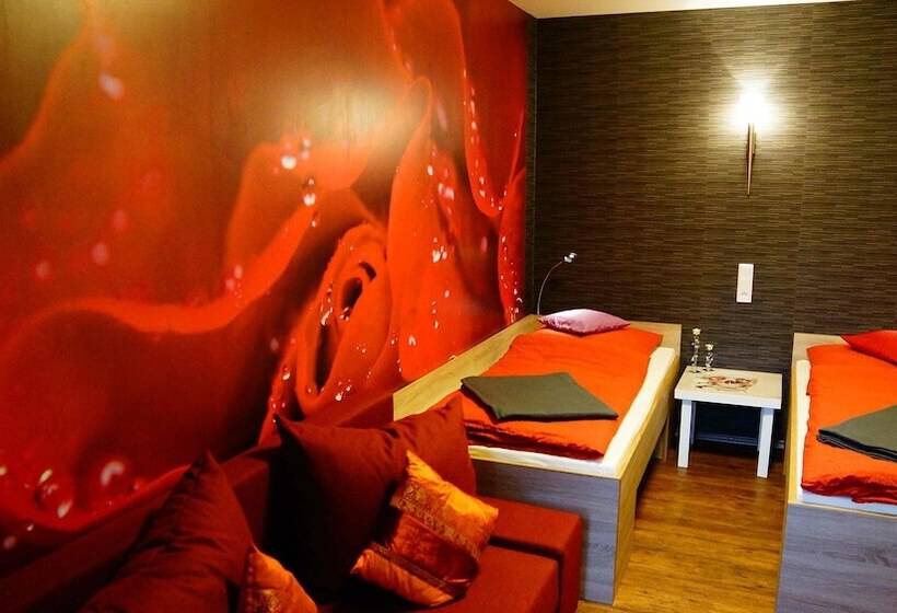 Номер Стандарт Совместная Ванная, Bavaria City Hostel   Design Hostel