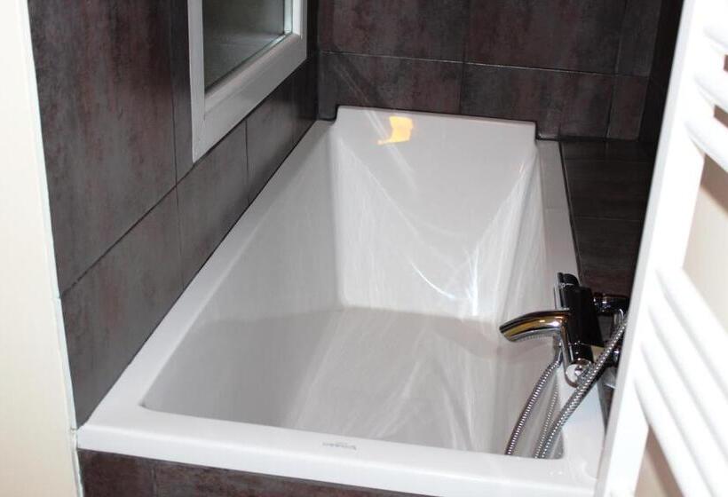 سوییت خانوادگی, Au Coeur De Bordeaux B&b
