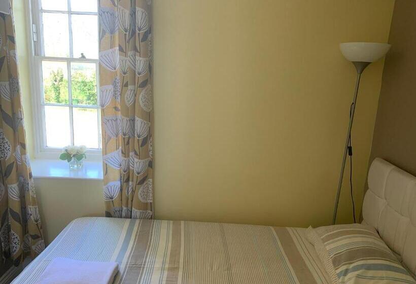 اتاق استاندارد یک نفره, Jersey Accommodation And Activity Centre