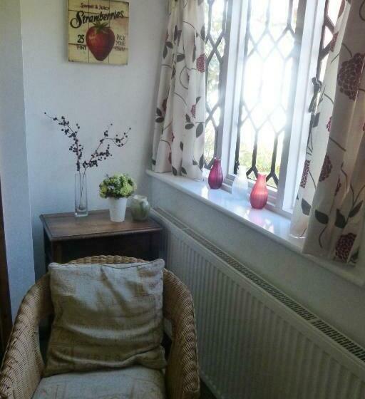 标准三人间, Strawberry Cottage B&b