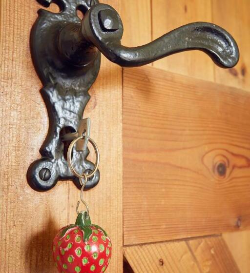 标准间, Strawberry Cottage B&b