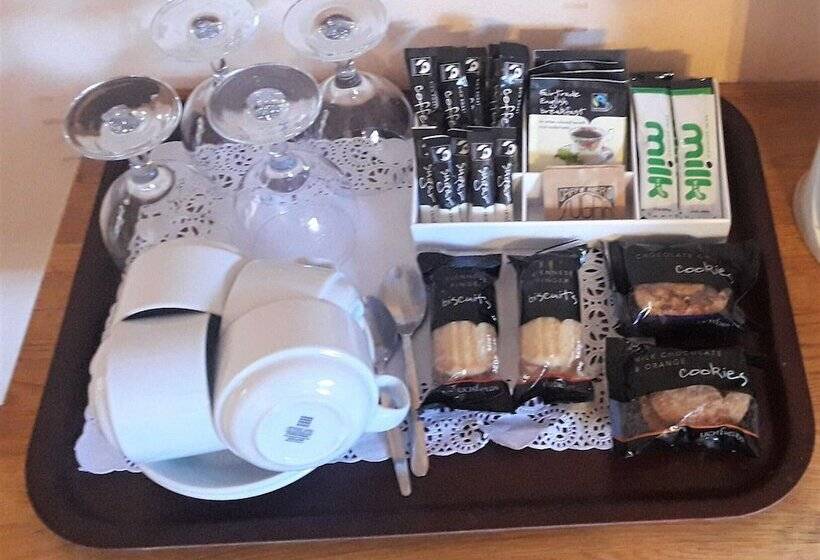 Семейный Номер, Lyndon Guest House