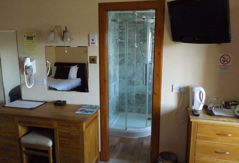 Семейный Номер, Lyndon Guest House