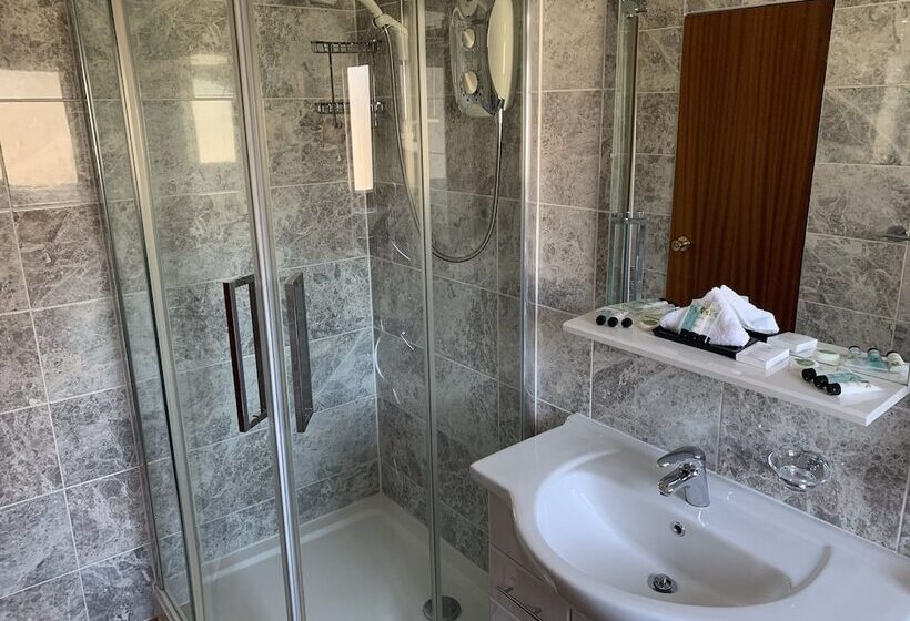 Семейный Номер, Lyndon Guest House