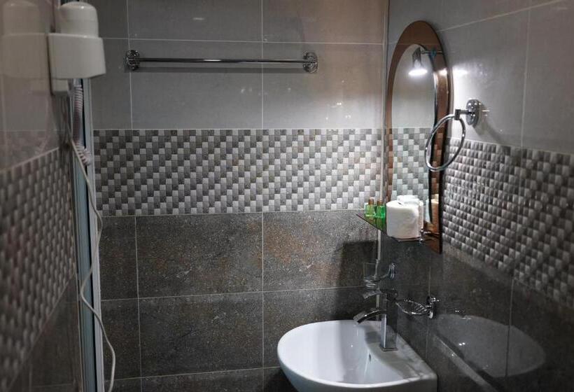 اتاق استاندارد سه نفره, Ponto