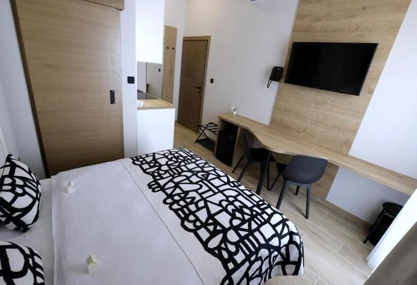 스탠다드 스튜디오, Villa Verica