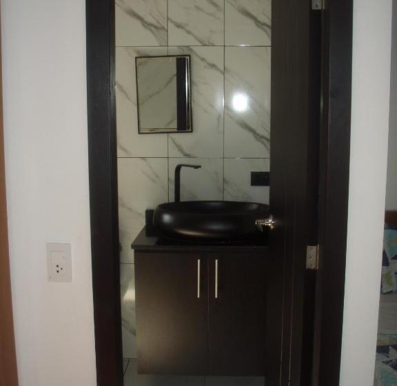 디럭스 4인 룸, Hostal Limoncocha