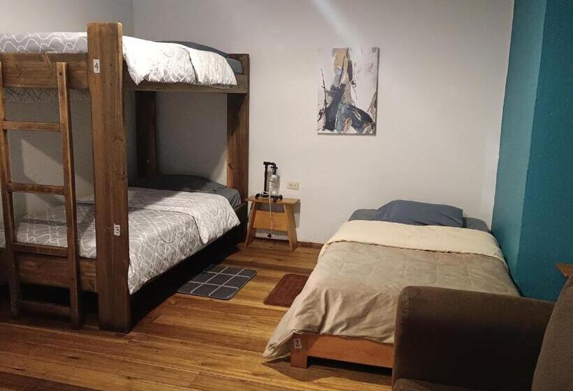 Четырехместный Номер Стандарт, Hostal Mochiliers Bed And Breakfast
