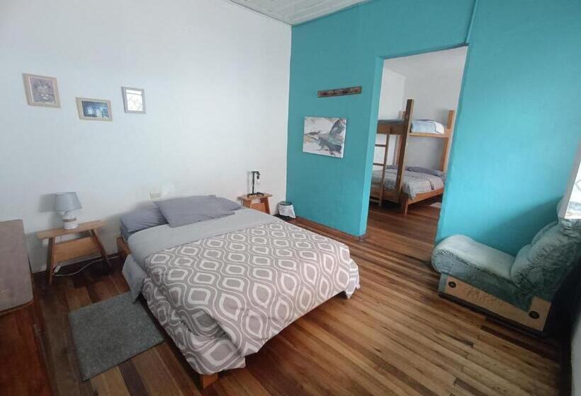 Семейный Номер, Hostal Mochiliers Bed And Breakfast