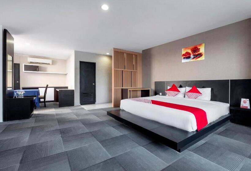 디럭스 스위트, Capital O 472 Hotel Asyra